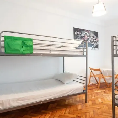 بيت ضيافة Brand New Fully Furnished Just 20 Meters From Anjos Metro Station - 2 *